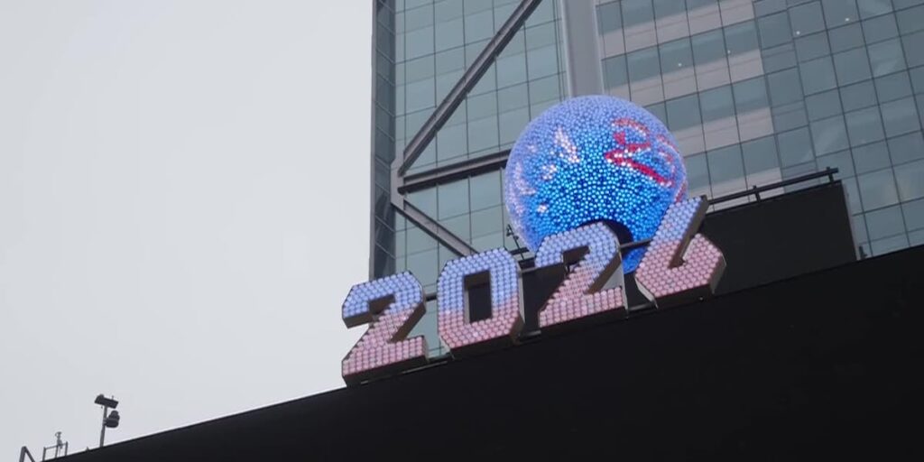 Mixed reactions to politics dominate year-end reflections