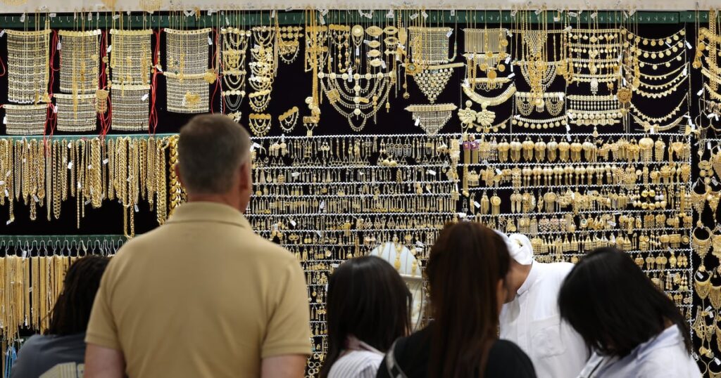 Gold exceeds $5,000 amid weaker US dollar and geopolitical tension Gold exceeds $5,000 amid weaker US dollar and geopolitical tension