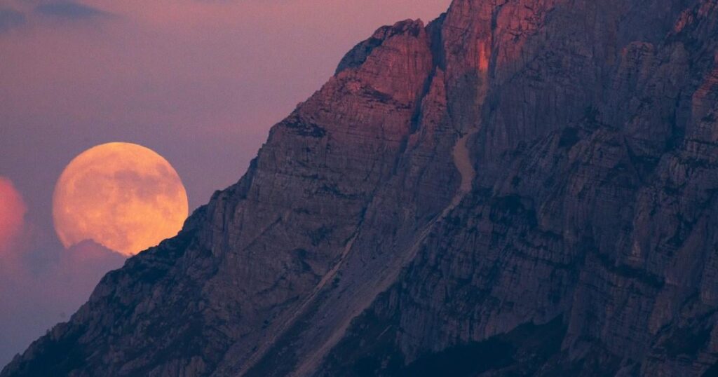 The year's first meteor shower and supermoon clash in January skies