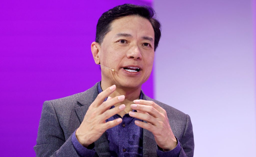 Baidu’s Robin Li on China’s Push to Diffuse AI Throughout Society Baidu’s Robin Li on China’s Push to Diffuse AI Throughout Society
