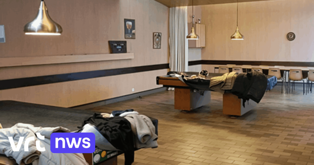 Burglar drinks 16 Duvels in Deurne-Zuid parish hall and falls asleep on the billiard table