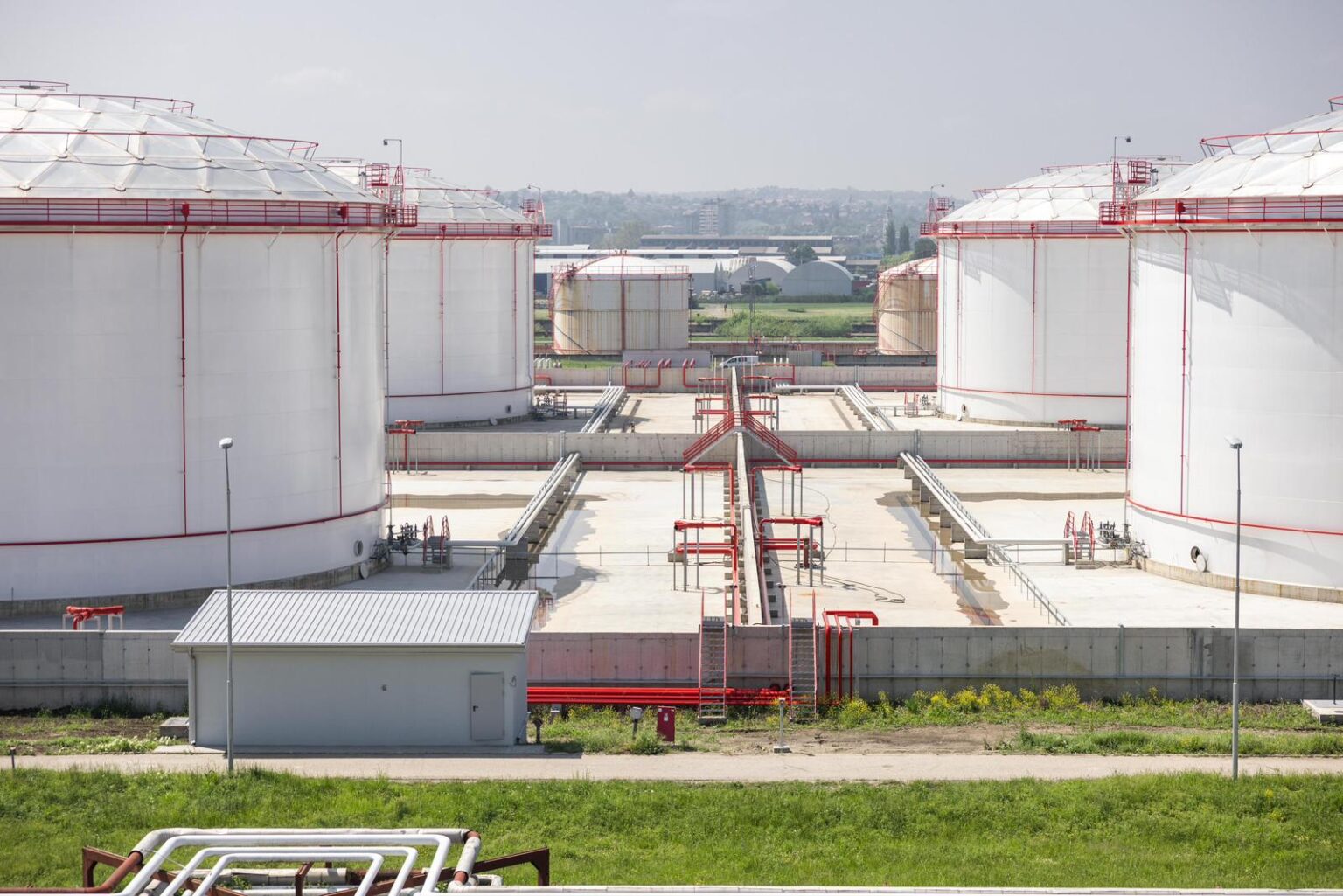 Serbia puts four new oil storage tanks into trial operation