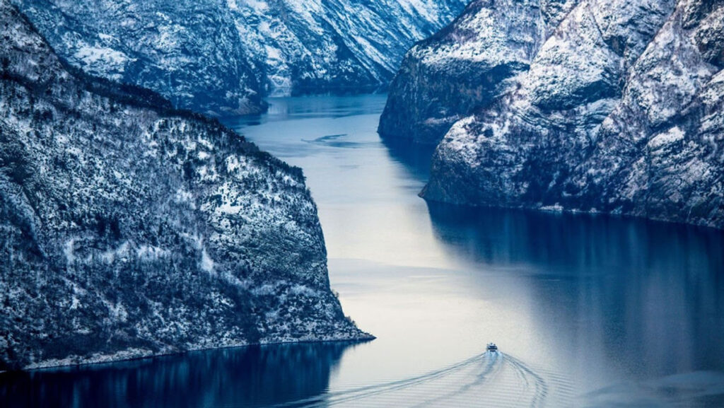 Up Norway tour sails fljords, visits parks and cities: Travel Weekly