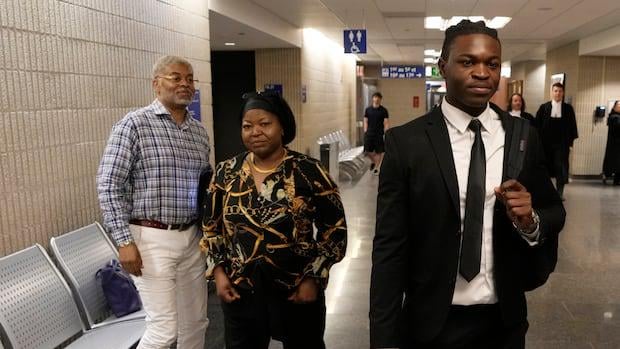 Quebec says police need power to randomly stop people. Can it convince Supreme Court? | CBC News