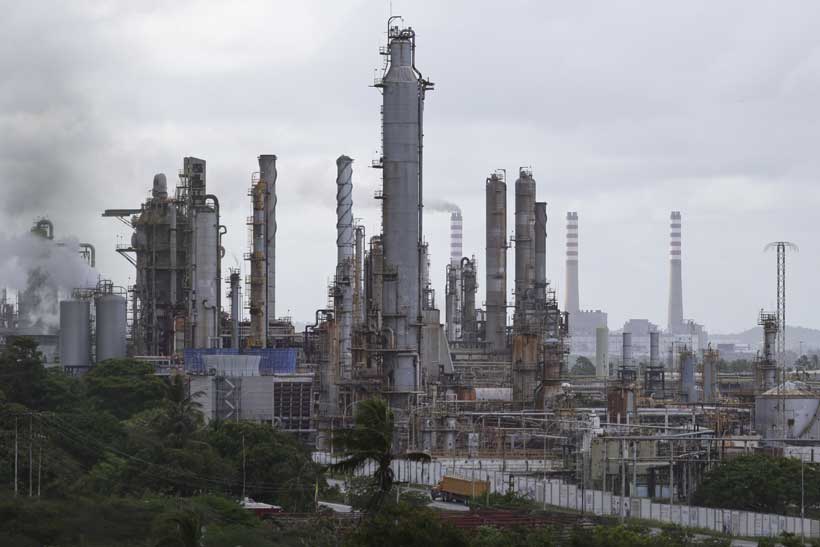 Oil Holds, Stocks Dip Amid Geopolitics and U.S. Jobs Data