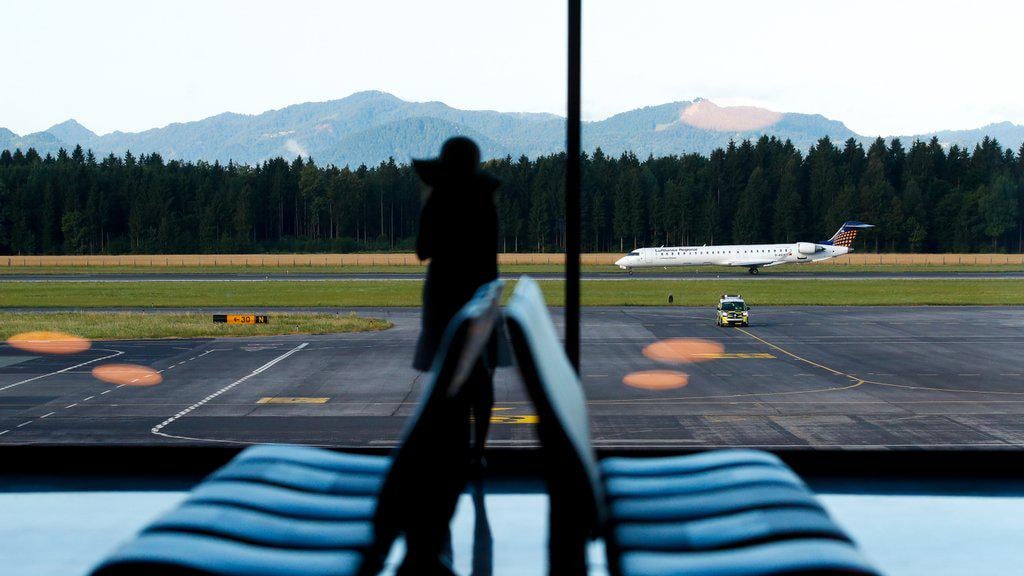 A fake police officer was operating at the Brno airport