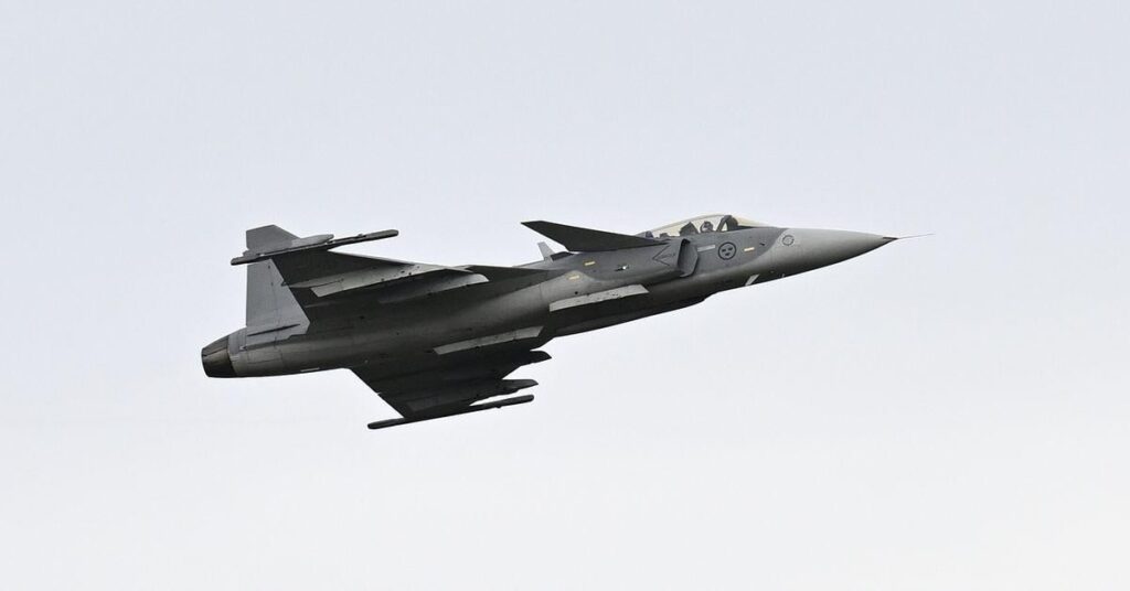 Sweden sends Jas Gripen plane to Iceland