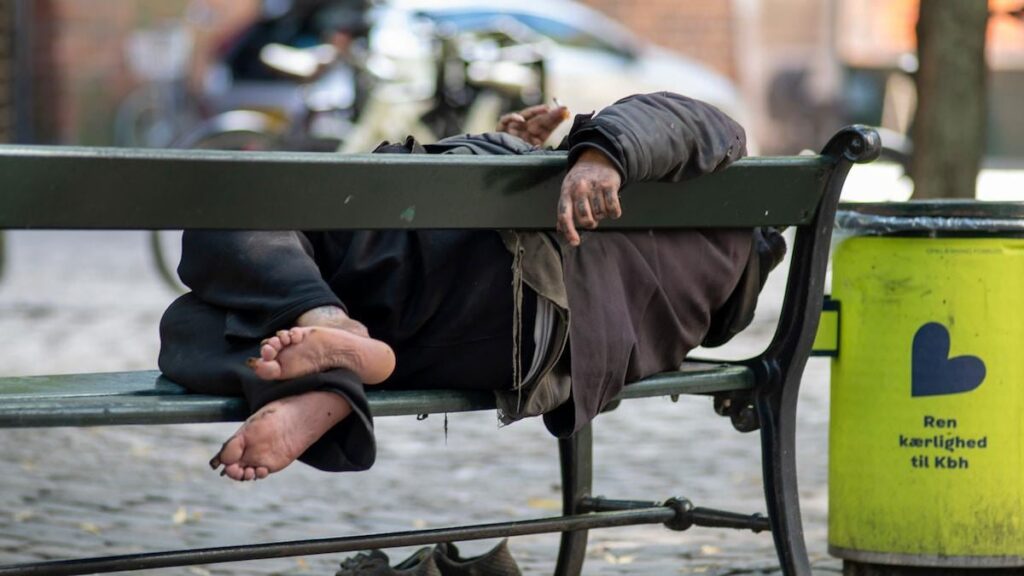 Vulnerable addicts can keep their drugs: ‘They should not have requirements and sanctions, so they become more vulnerable’ Vulnerable addicts can keep their drugs: 'They should not have requirements and sanctions, so they become more vulnerable'