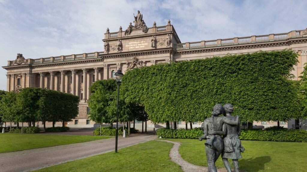 The law on strict dog owner liability, or: how no one actually takes responsibility