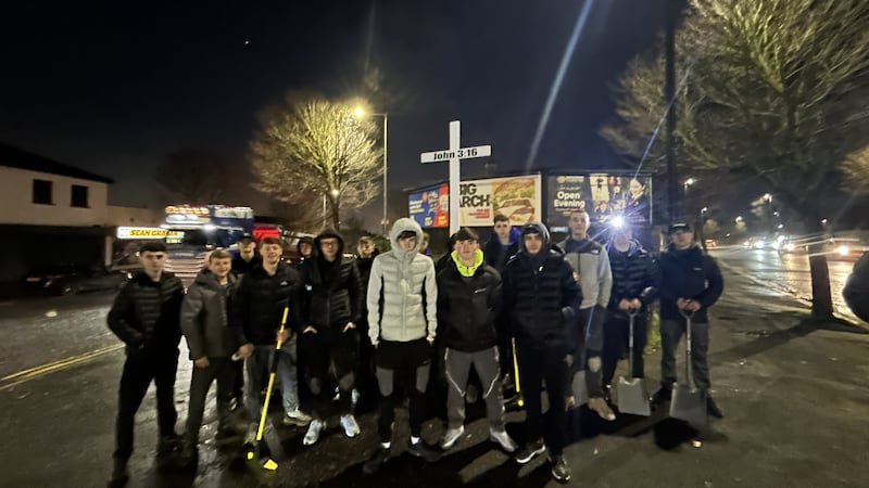 Shankill and Ardoyne youths gather at notorious Belfast interface - to clean it up