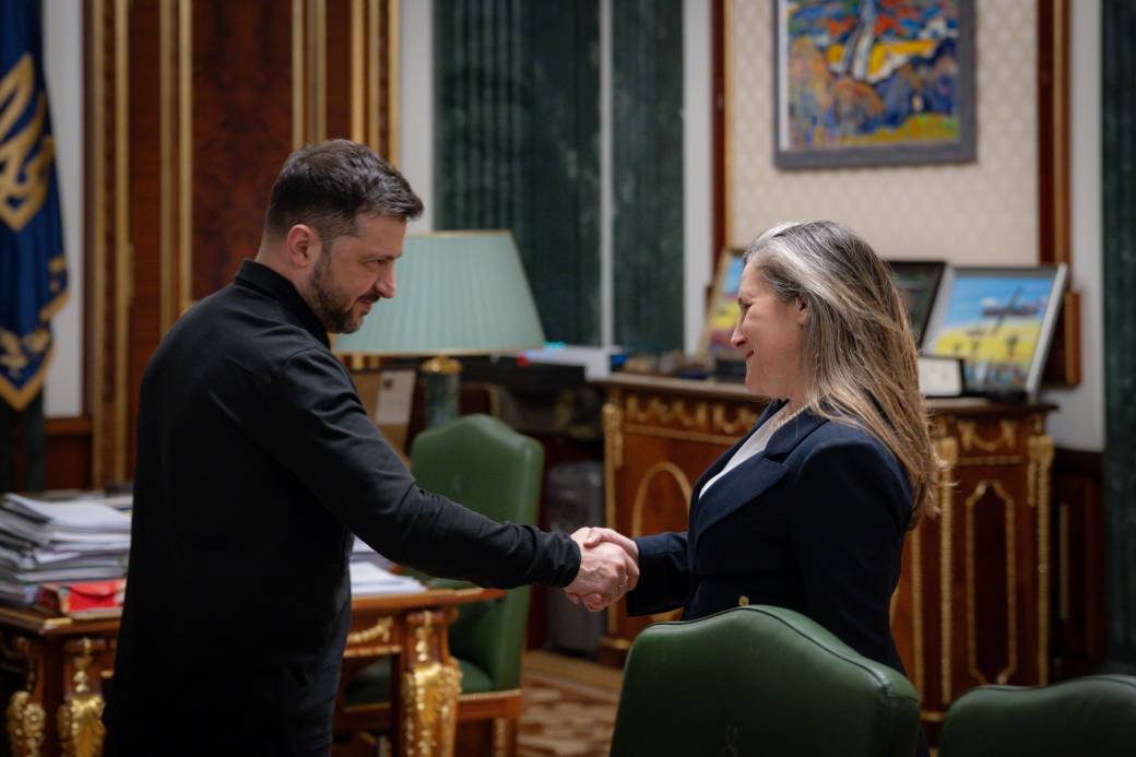 Click to play video: 'Volodymyr Zelenskyy appoints Chrystia Freeland as economic advisor'