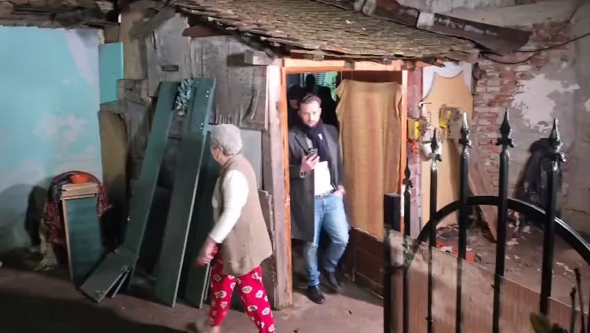 "Representatives of the protesters from Sânmihaiu Român searched for the child suspected of murder in the grandparents' house." + the comments on FB