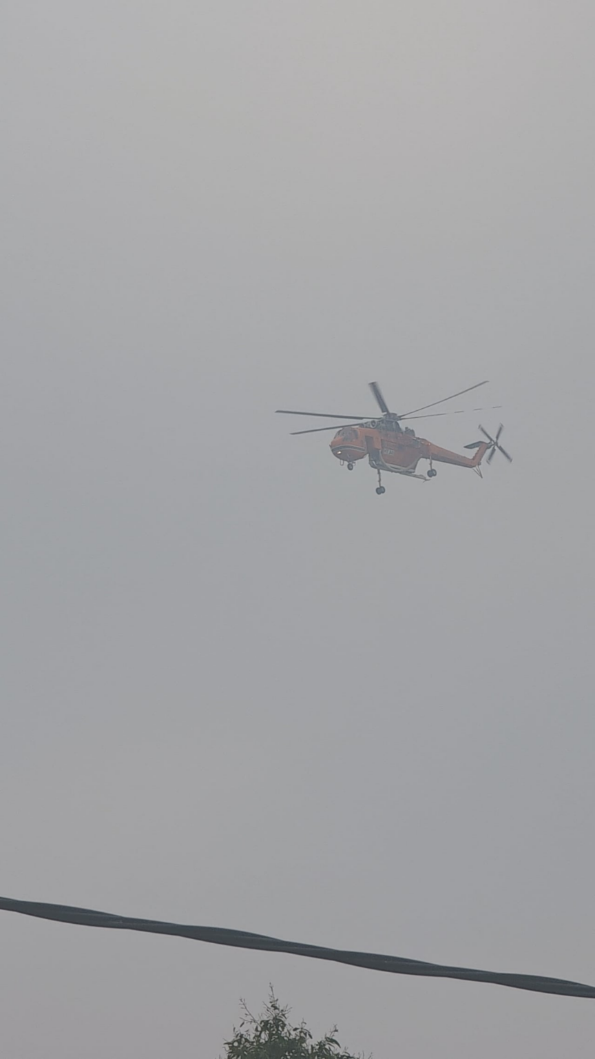 Skycrane 'Christine' departing to fight bushfires through the smoke