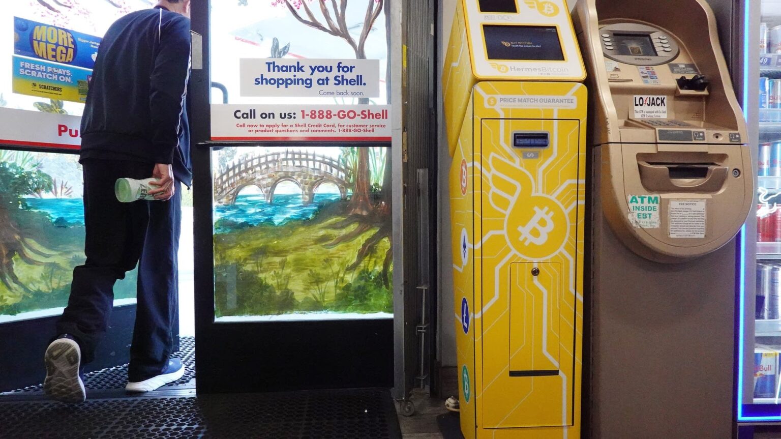 Banks and cryptocurrency firms are each making their case to Congress in hopes of a law in favor of them regarding interest on stablecoins.