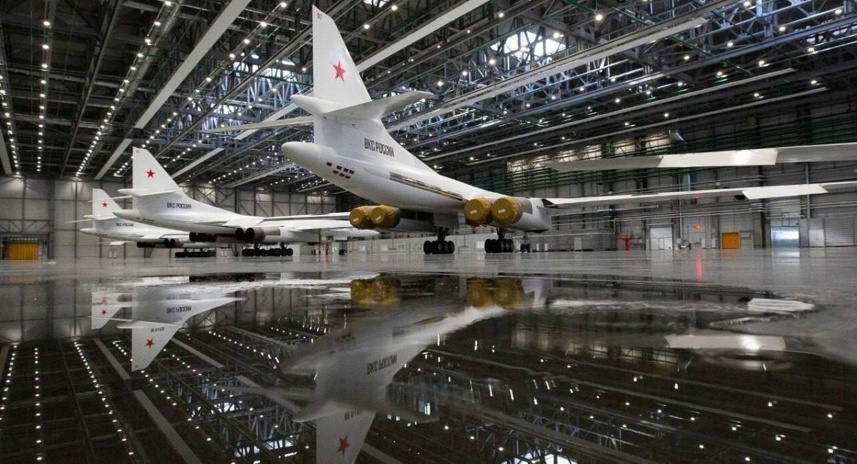 Demonstration of four Tu-160M bombers inside a hangar at the Kazan Aircraft Plant, February 2024
