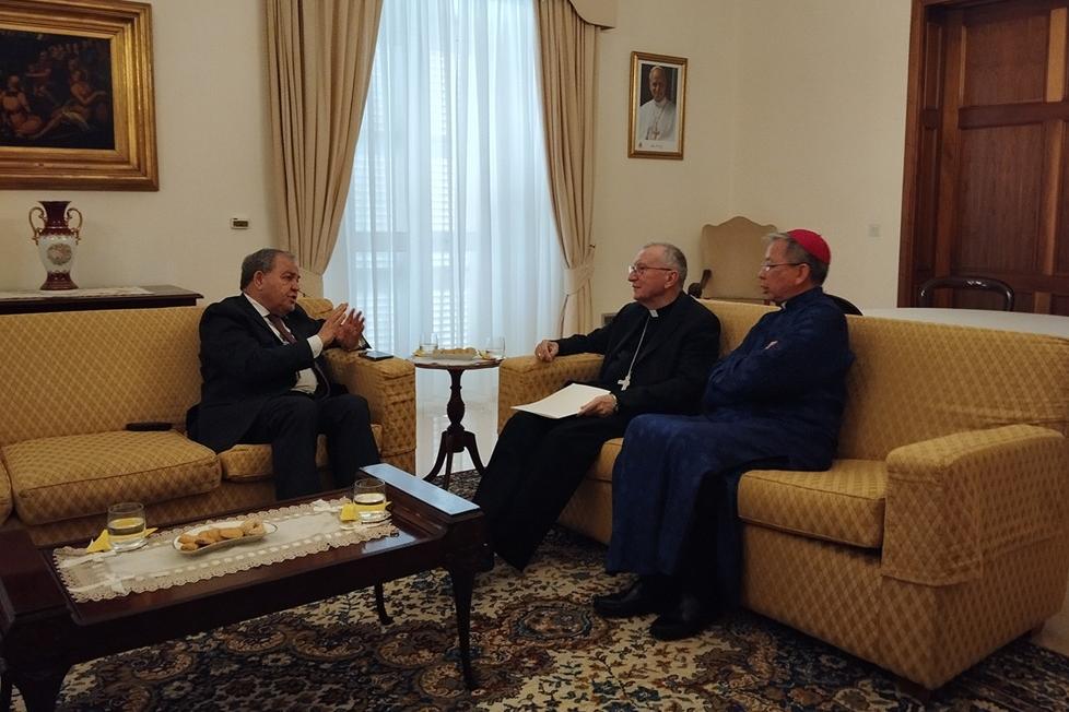 Cardinal Pietro Parolin, together with Archbishop Savio Hon Tai-Fai, met Speaker of the House Anġlu Farrugia. Photos: SPK