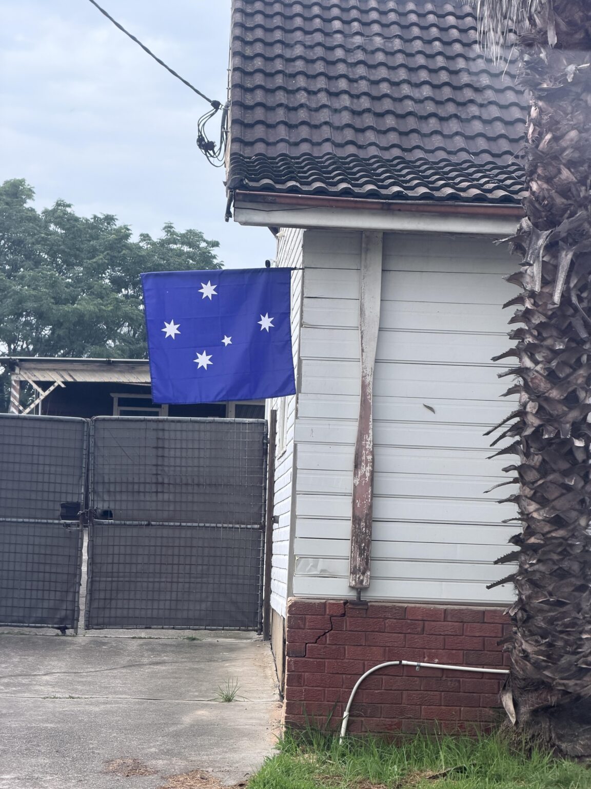 Flags displayed w/o Union Jack?