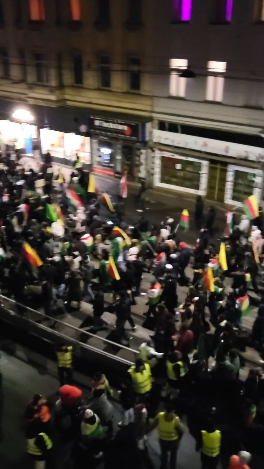 Kurdistan/Iran demo in Vienna - Linzer Straße