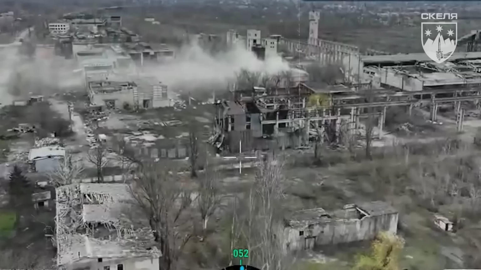 Wounded Ukrainian soldier held his position in a ruined building in Pokrovsk for over two weeks, being helped by friendly drone dropped supplies. Luckily he was able to break through and reach friendly positions alive