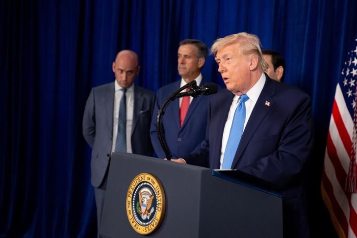 U.S. President Donald Trump, right, speaks during a press conference at his Mar-a-Lago Club in Palm Beach, Fla., Jan. 3. Venezuelan President Nicolas Maduro has been charged in the U.S. after he was captured and flown out of Venezuela, following a series of airstrikes that marked an extraordinary escalation in the Trump administration's monthslong campaign against the country. EPA-Yonhap