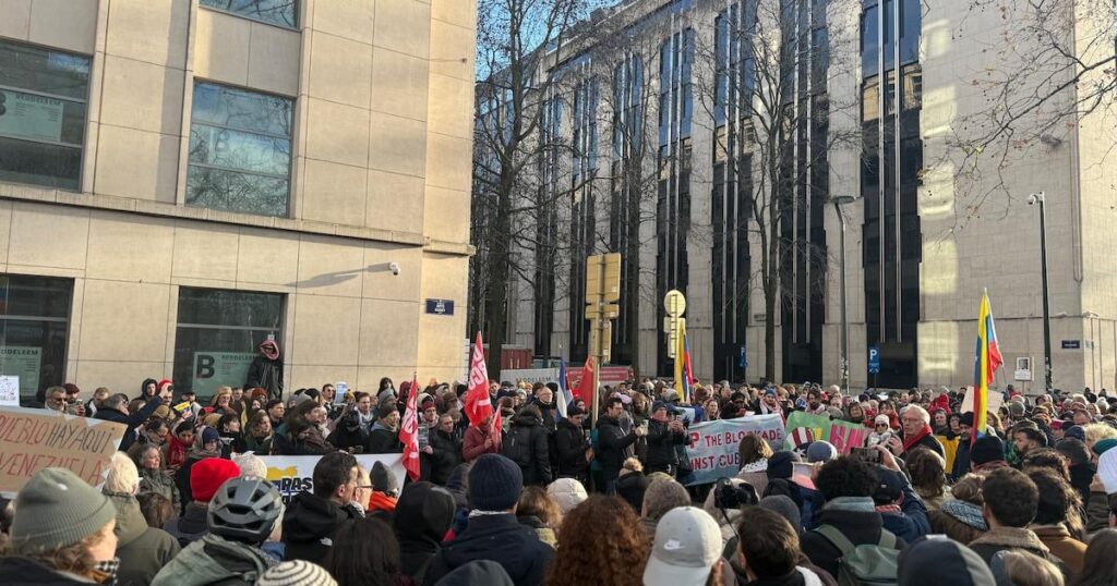 400 protesters at US embassy in Brussels after attack on Venezuela