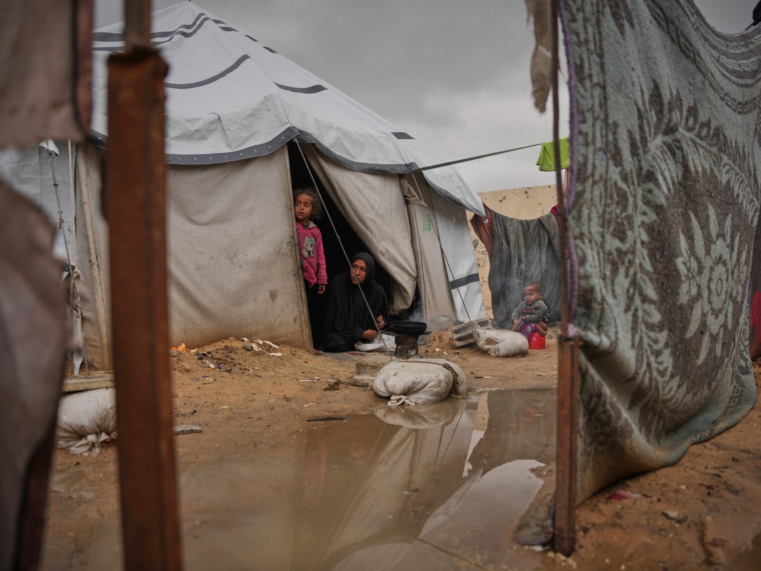 Countries demand Israel lift Gaza aid restrictions as Palestinians suffer | Israel-Palestine conflict News