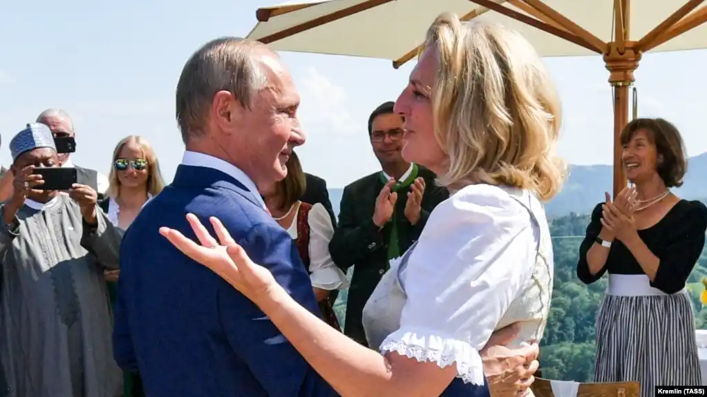 Austrian NEOS Party Demands Citizenship Revocation for Karin Kneissl