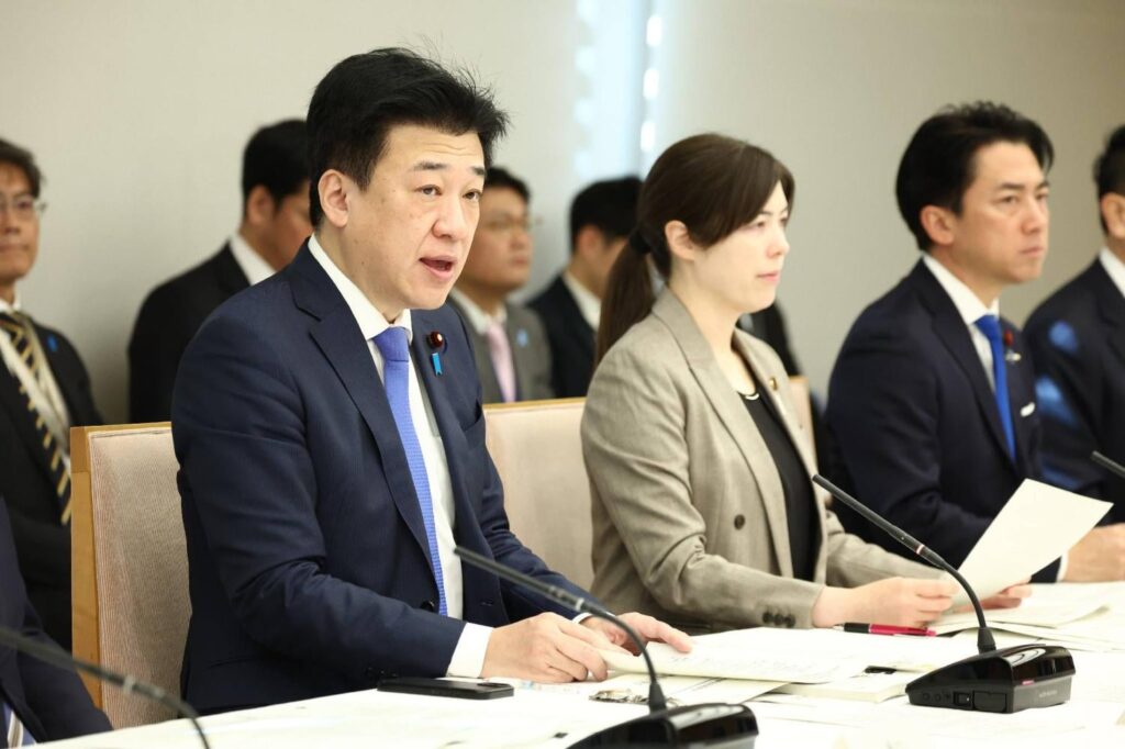 Government unveils tighter policies on immigration and foreign residents