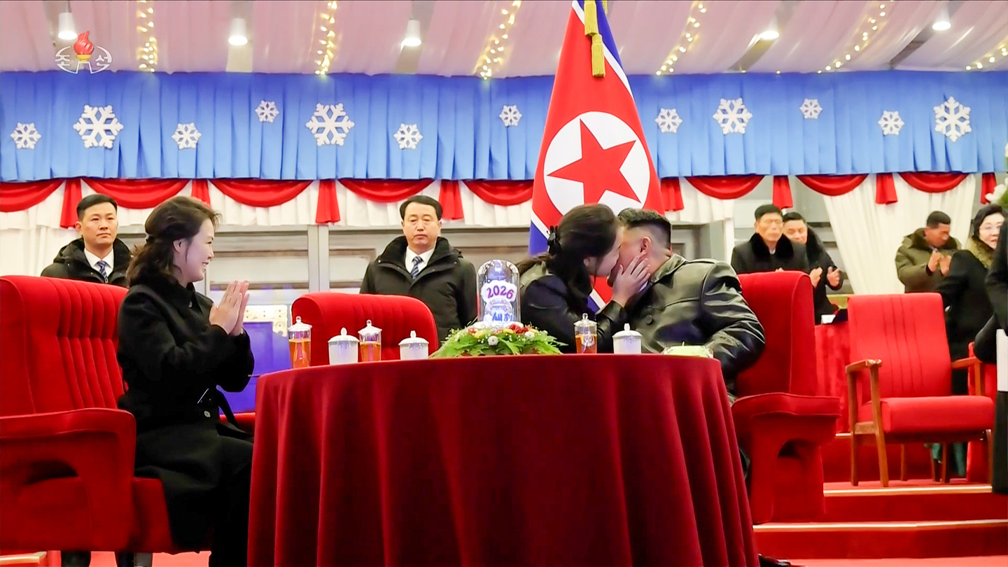 Kim Ju-ae kisses her father North Korean leader Kim Jong-un on the cheek as the new year begins in footage from a New Year’s celebration broadcast by Korean Central Television on Jan. 1. [KOREAN CENTRAL TELEVISION] 