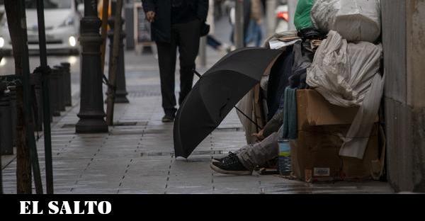 Almost 900 people have died from the cold this winter