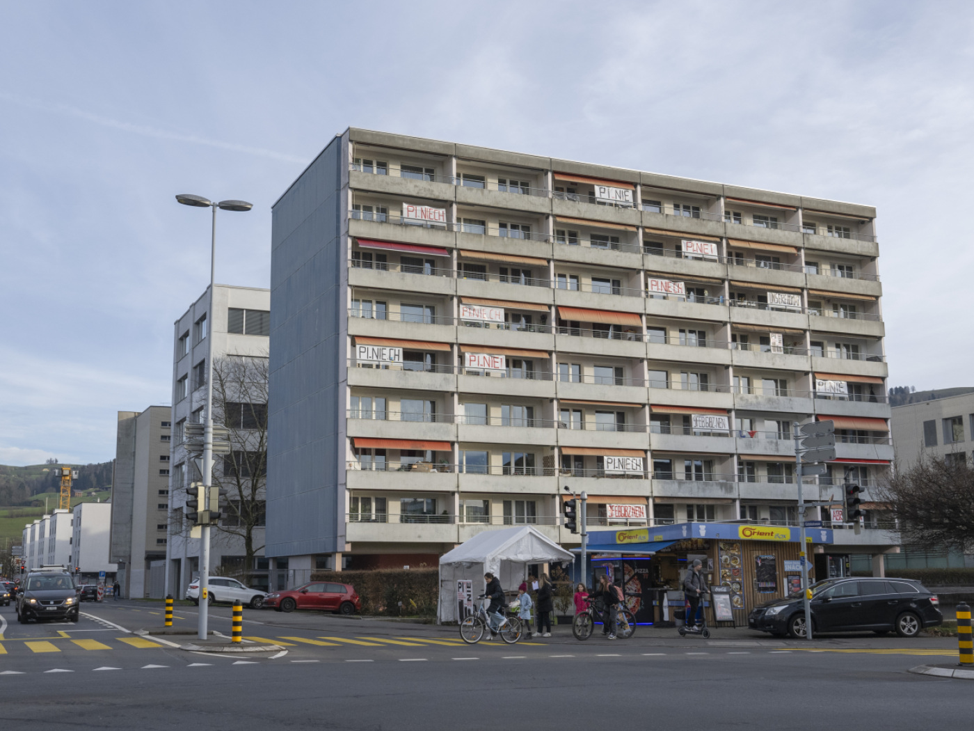 The average income of Swiss households was CHF 7186 in 2023