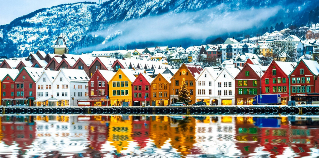 Hurtigruten's top 20 advisors to win spot on Norway mega famil