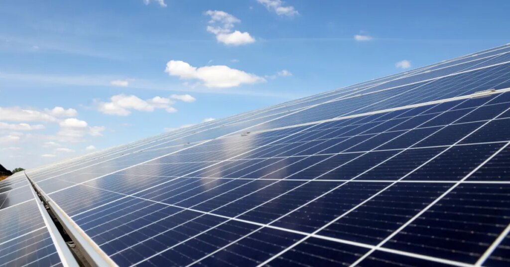 Clean Energy Stocks Extend Rally on AI Demand as Oil Falters