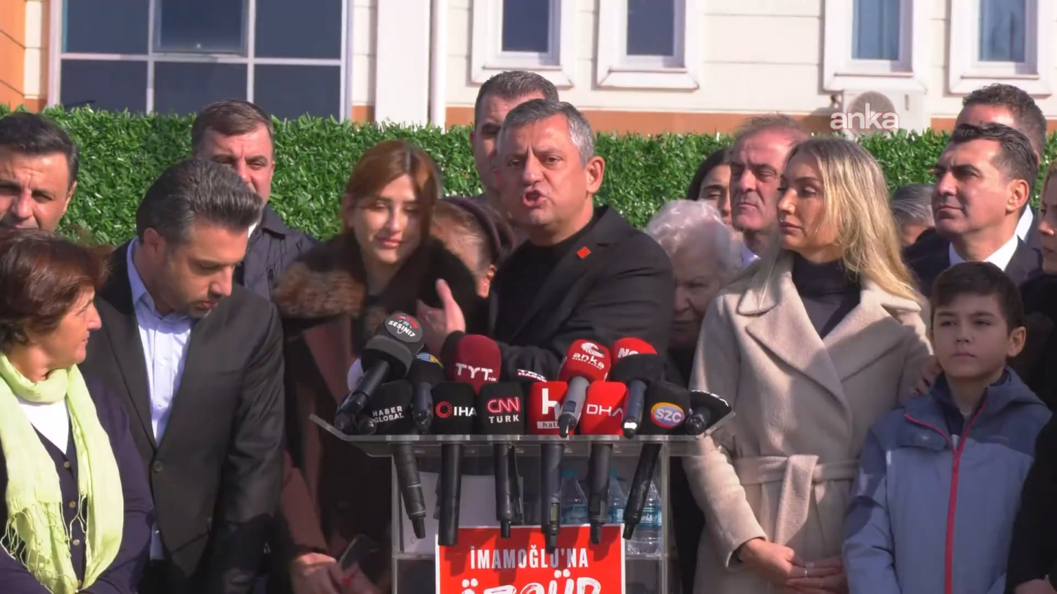 During the speech of CHP leader Özgür Özel, the families of the detained municipal employees could not hold back their tears: "Look into his eyes. He had only been married for 5 months that day. May God make you the same way he knows."