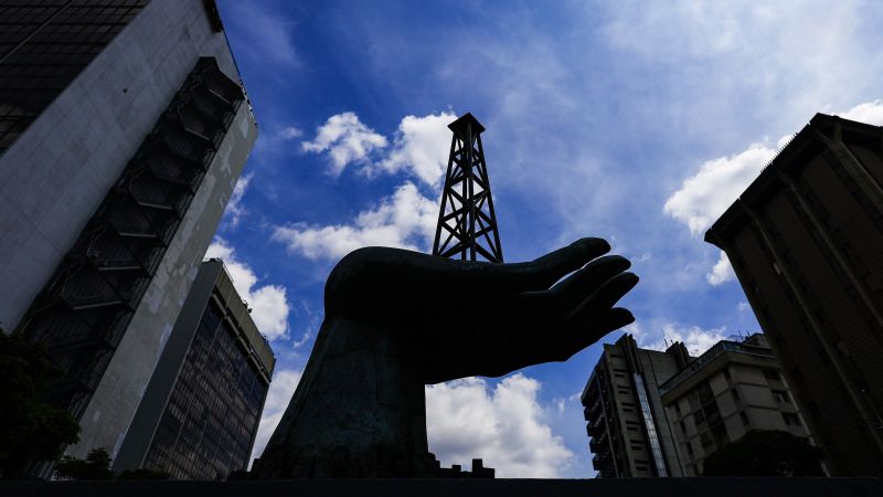 Trump officials scramble to sell skeptical lawmakers, oil execs on Venezuela plan