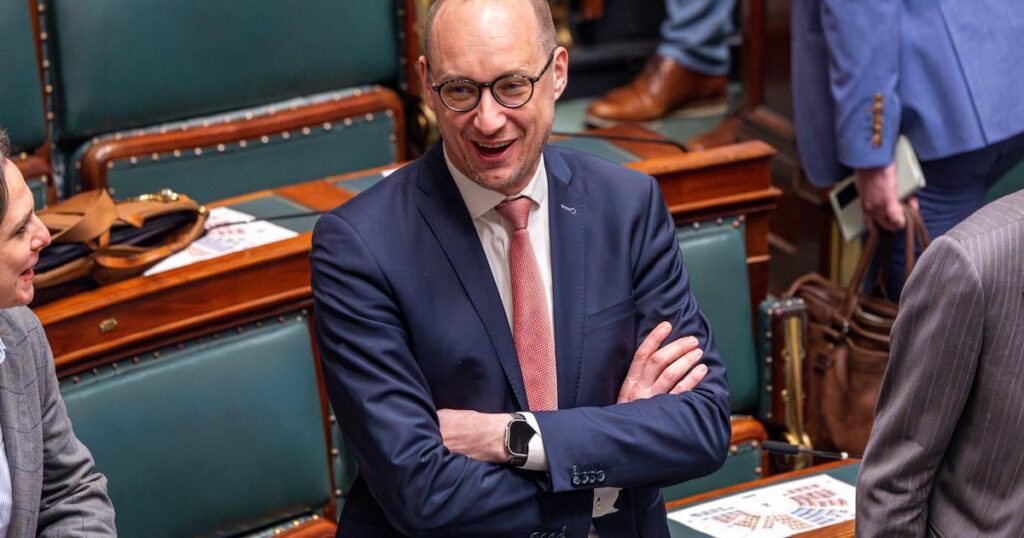 The De Wever government is saving almost half a billion euros on civil servants