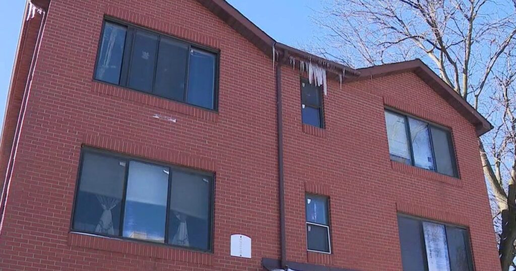 Chicago mother claims unsafe conditions in apartment are harming her children’s health Chicago mother claims unsafe conditions in apartment are harming her children's health