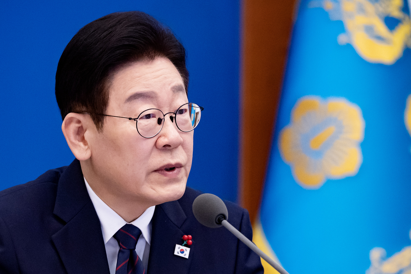 President Lee Jae Myung presides over a meeting at the Blue House in central Seoul on Jan. 22. [JOINT PRESS CORPS] 