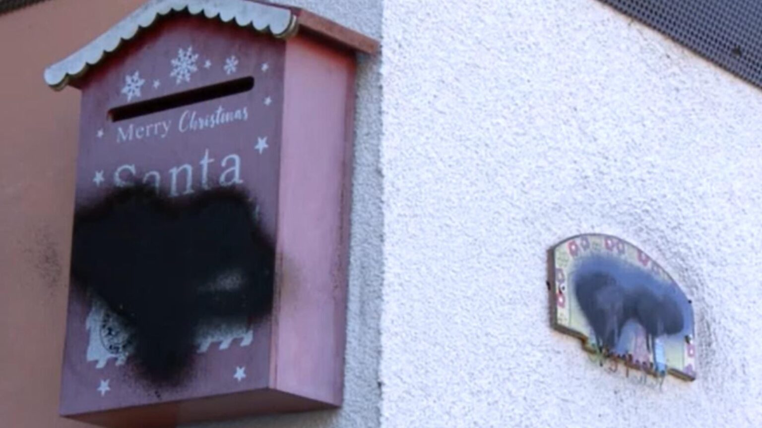 "We don't ask for Fidesz propaganda, we vote for the Tisza", wrote a papal family on their mailbox, in revenge someone attacked their house