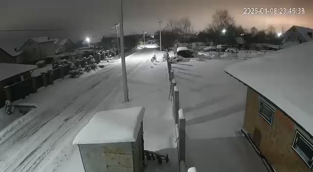 Russian Oreshnik intermediate range ballistic missile (IRBM) hitting Lviv. Reportedly all warheads were empty. 8 January 2026