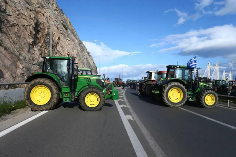 Greek farmers block the Chalkida Bridge with tractors demanding government support and relieving measures as rising production costs and low prices continue to put pressure on the agricultural sector. Aristidis Vafeiadakis/ZUMA Press Wire/dpa