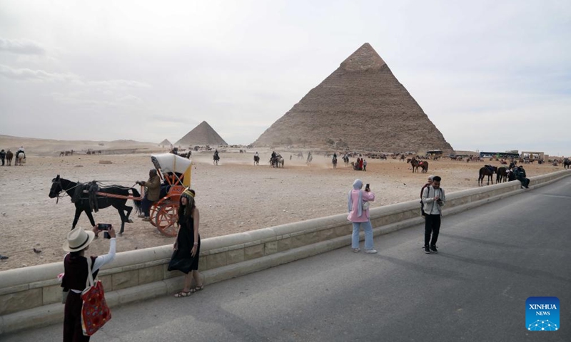 This photo taken on Jan. 1, 2026 shows tourists visiting the Pyramids of Giza in Egypt. (Photo: Xinhua)