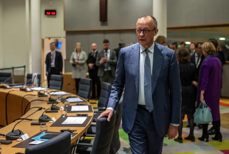 German Chancellor Friedrich Merz arrives at the hall for the special EU summit in Brussels. At the one-day meeting of EU heads of state and government, the EU is discussing its relationship with the US. Michael Kappeler/dpa
