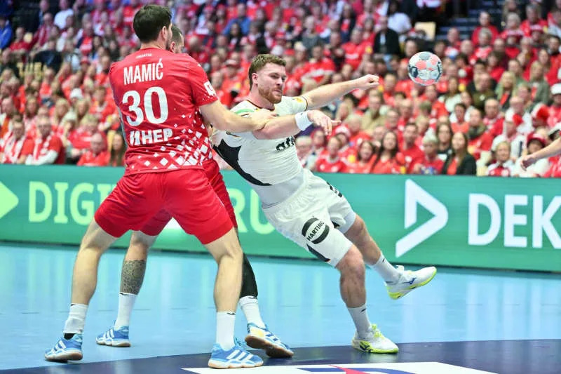 Germany's Johannes Golla (R) in action during the European Men's Handball Championship semi-final match between Germany and Croatia at the Jyske Bank Boxing. Sina Schuldt/dpa