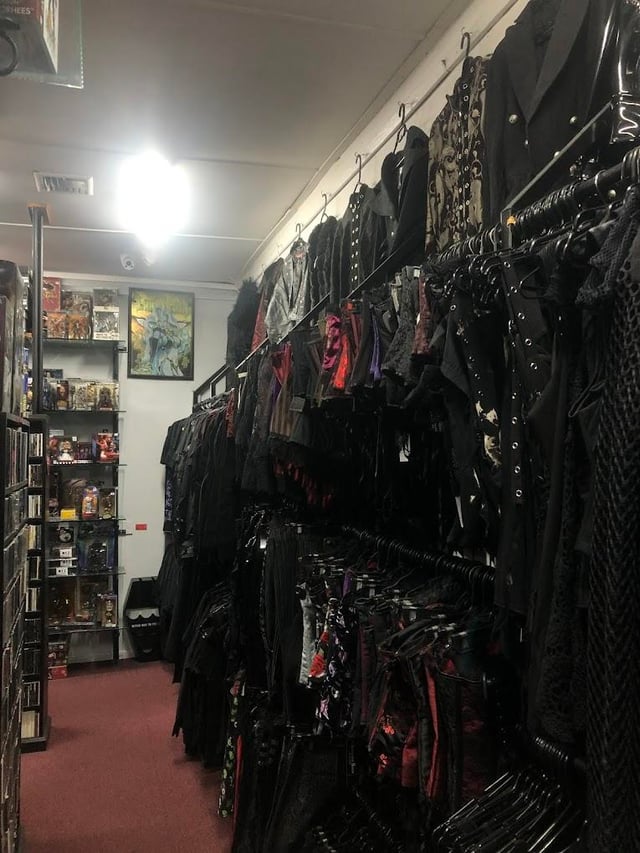 Goth/alt/witchy knickknack stores?