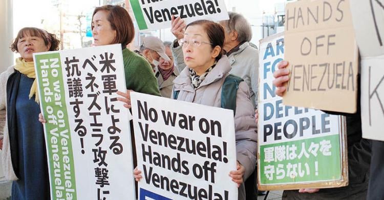 Citizens' group holds protest rally in Japan against US military attack on Venezuela in front of Yokosuka Air Base