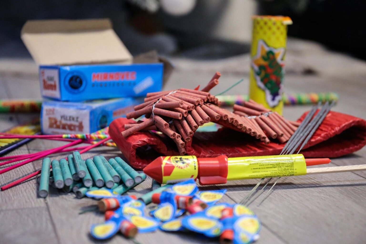 Botti on New Year’s Eve, loses three fingers but is released from hospital and injures himself again: this time to his face and eye Botti on New Year's Eve, loses three fingers but is released from hospital and injures himself again: this time to his face and eye