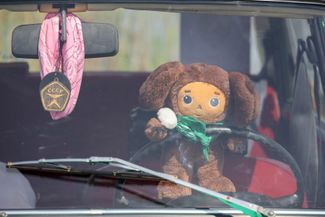 A parked car at Moscow’s “Zhifest” auto festival at the Rus National Equestrian Park. August 16, 2025.