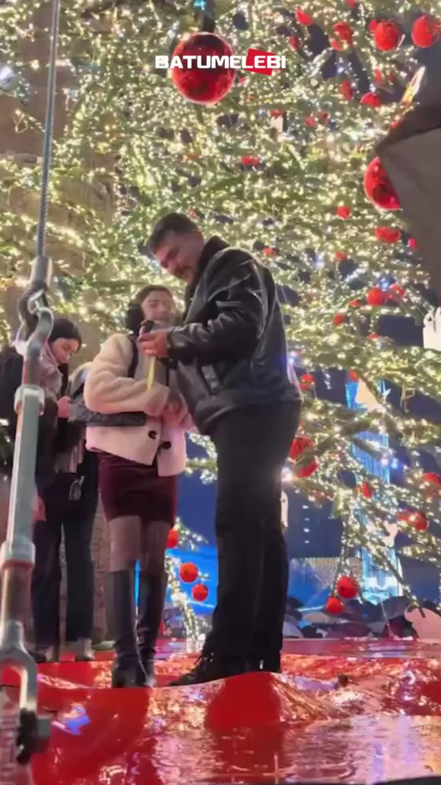 A couple fell through a New Year’s decoration in Batumi right as the man was proposing