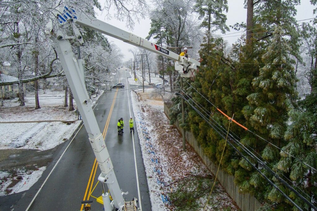 Dominion Energy Warns of Widespread, Multi‑Day Power Outages as Major Ice Storm Approaches